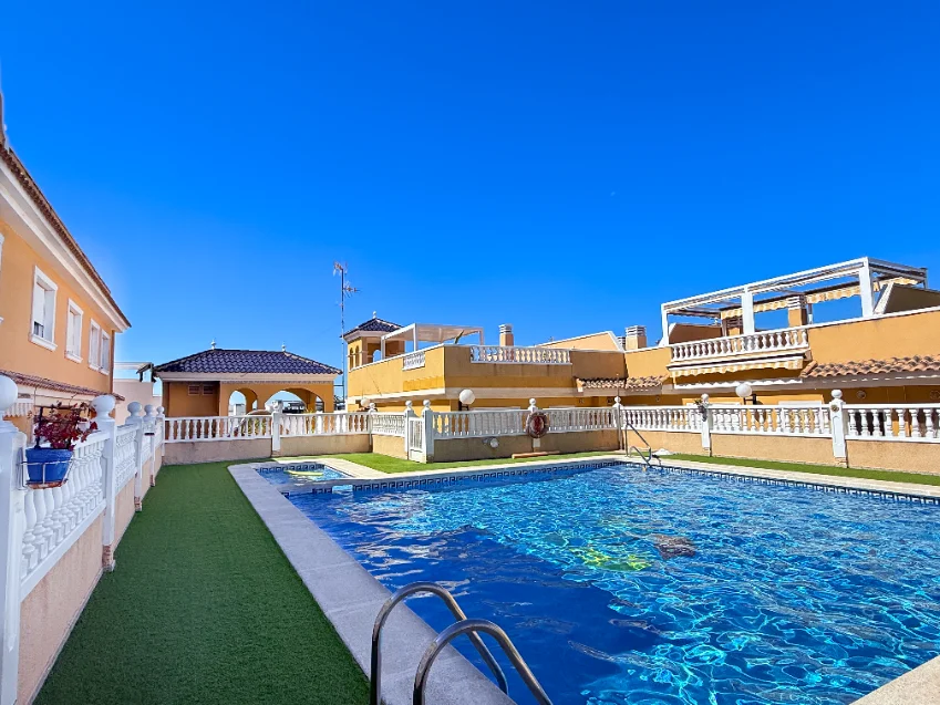 PISCINA 1.webp